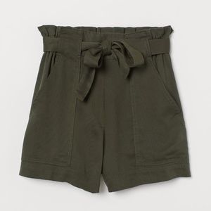 H&M Women's Khaki/Green Paperbag Soft Shorts Sz M